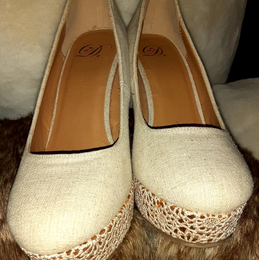 Linen Wedges